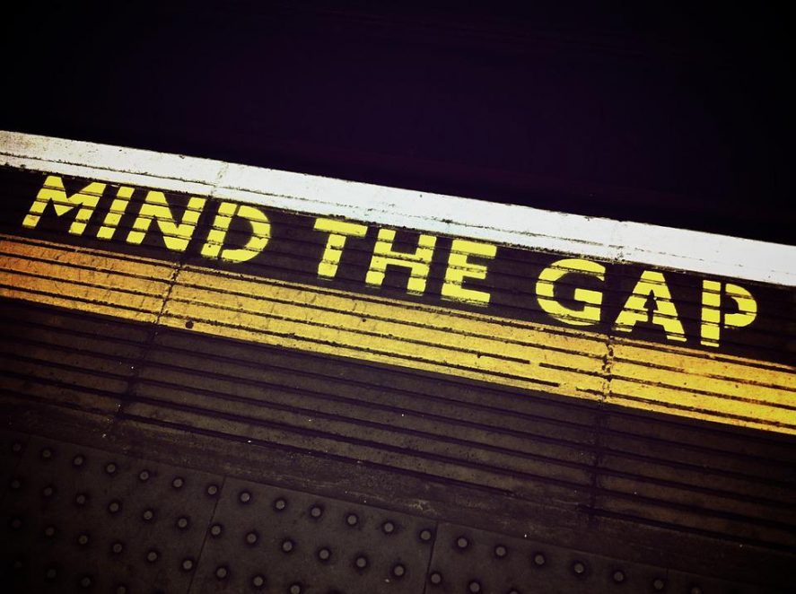 London underground train system sign 'Mind the gap' sign used in article about formatting an e-book